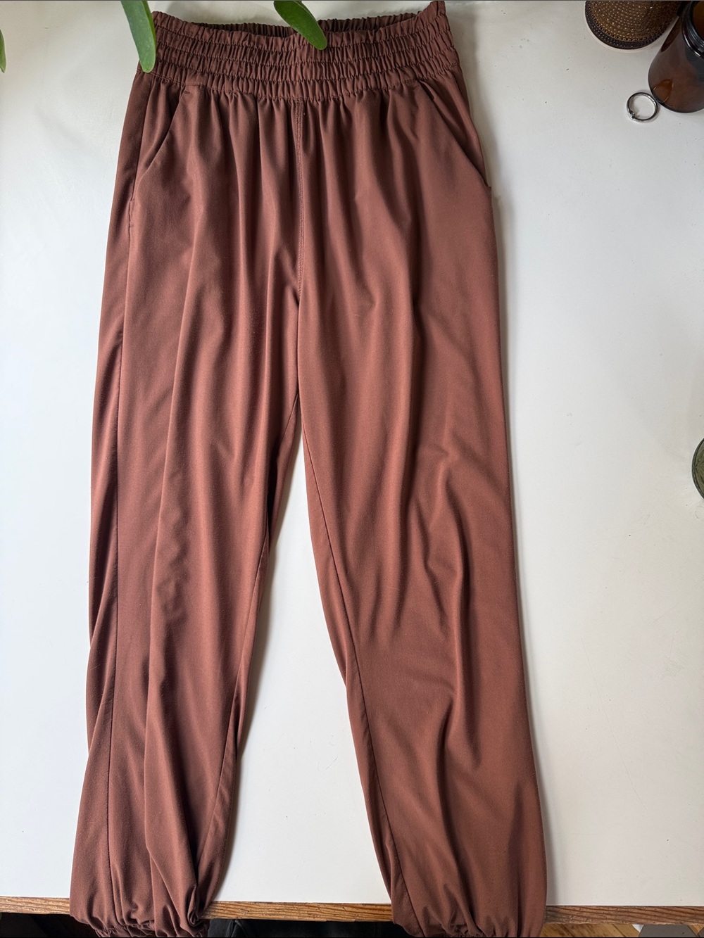 Vuori Villa Jogger Pants Hazelnut Brown/Rust size Women’s XS - Picture 2 of 5